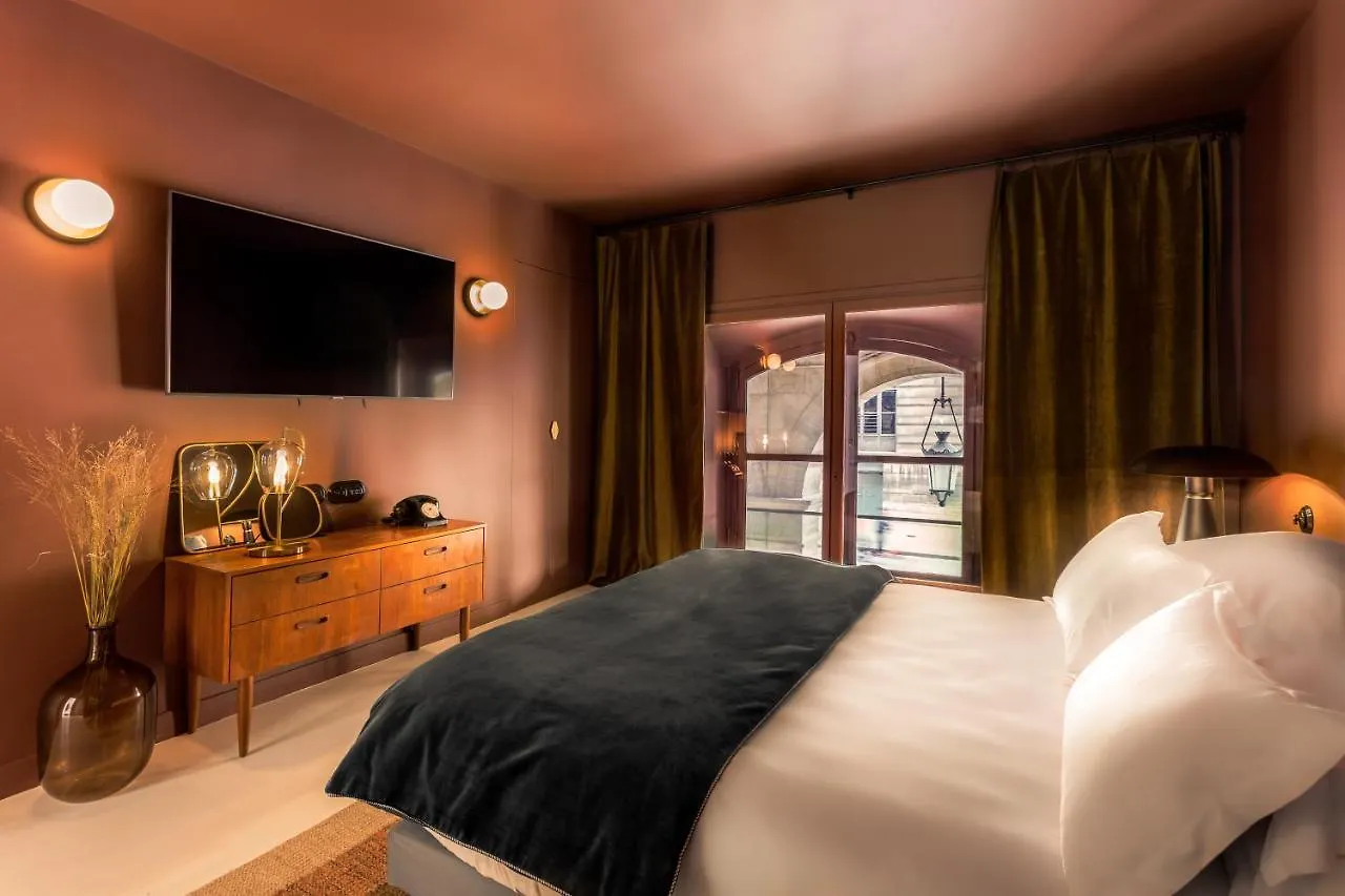 Habitat Parisien - Louvre Rivoli Apartment